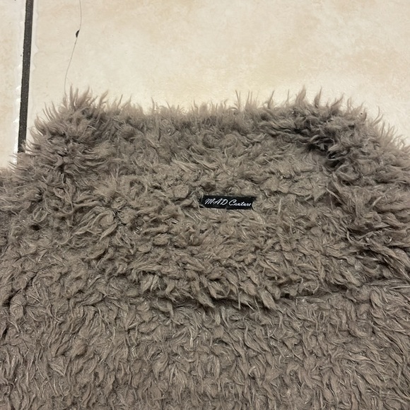 Sweaters - Picture 4 of 6